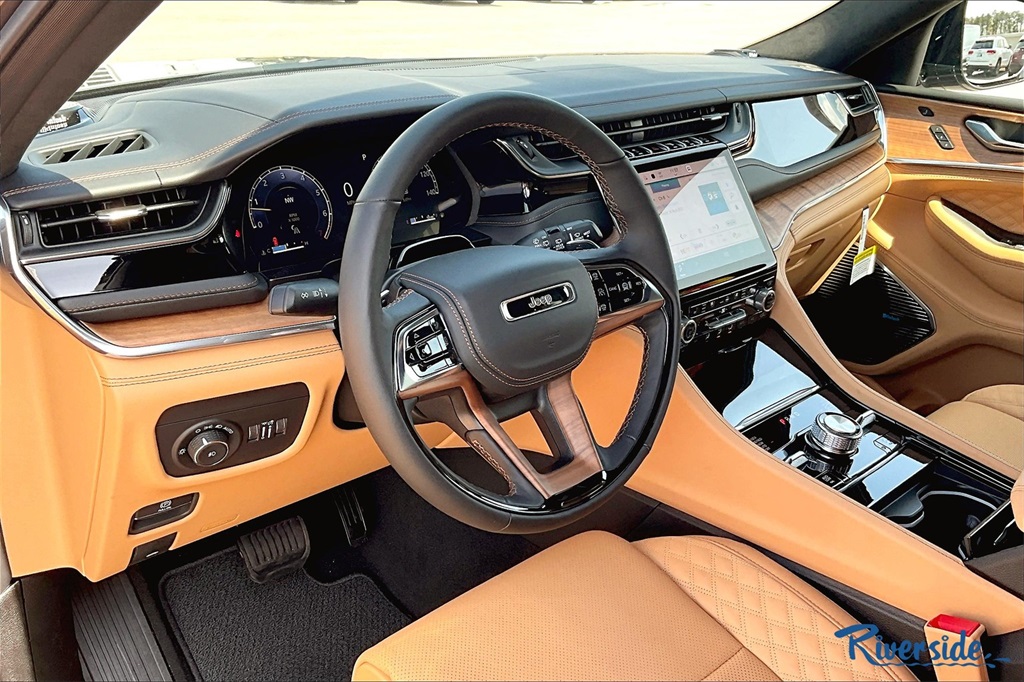 2025 Jeep Grand Cherokee L Summit Reserve photo 5