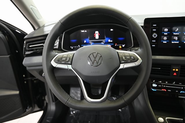 2025 Volkswagen Jetta 1.5T SE photo 3