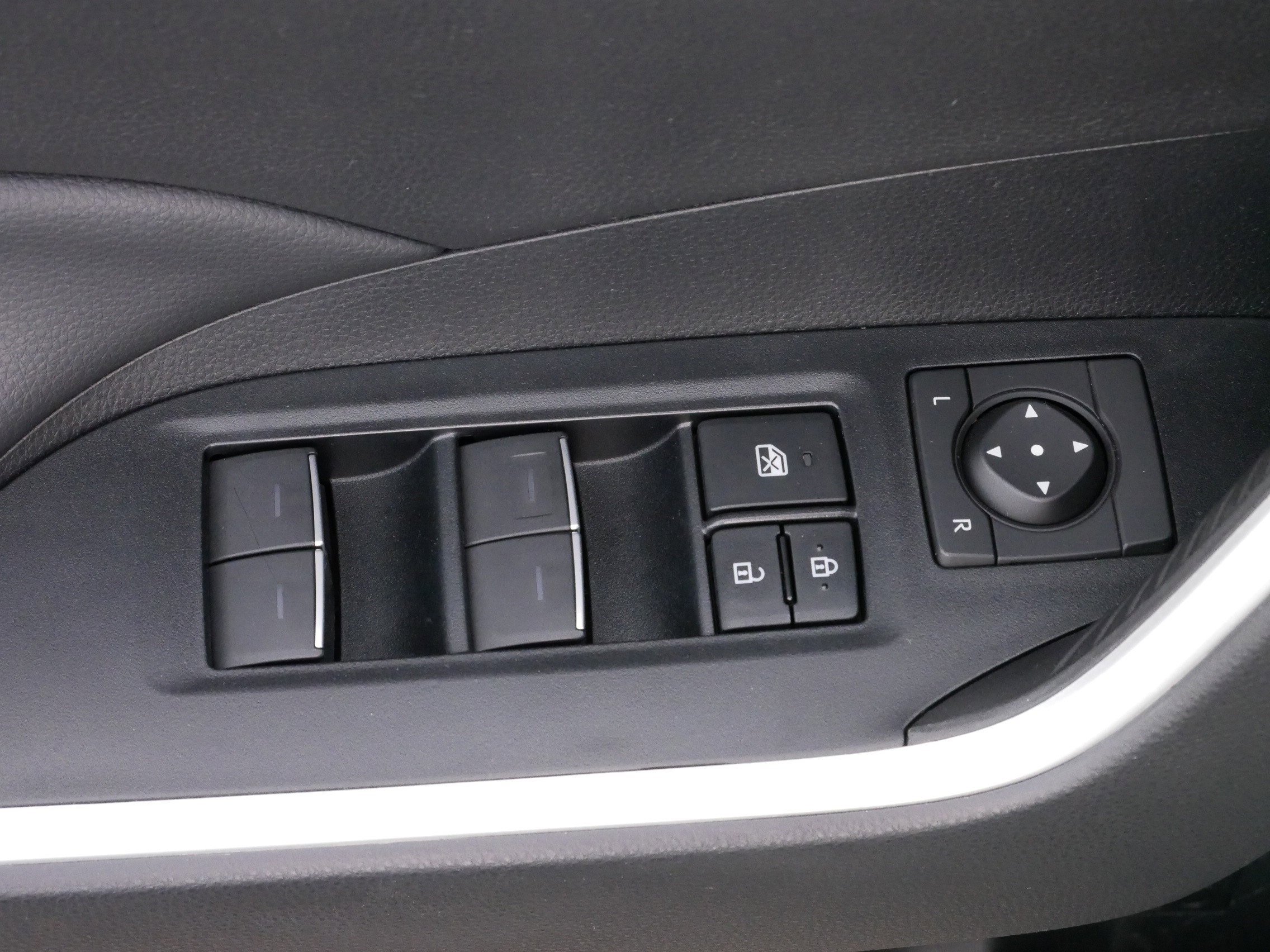 2022 Toyota RAV4 Hybrid XLE photo 18