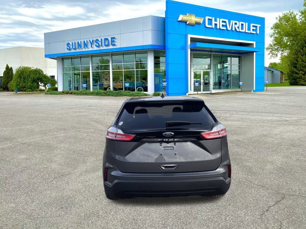 2021 Ford Edge SE photo 3
