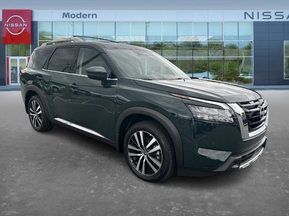 2025 Nissan Pathfinder Platinum photo 3
