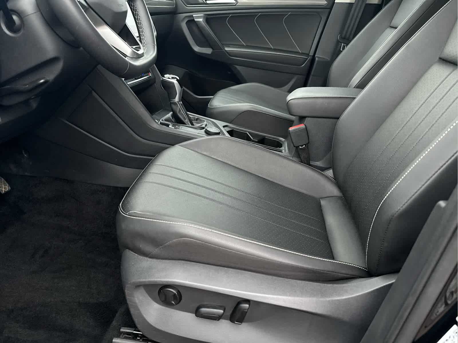 2023 Volkswagen Tiguan SE photo 17