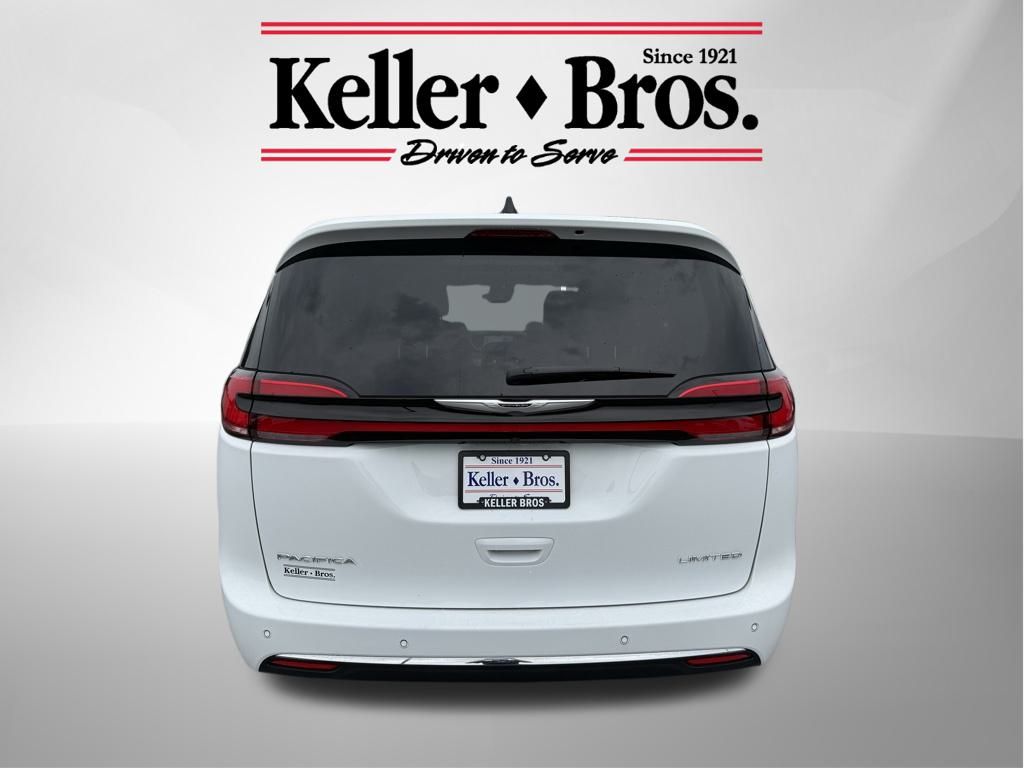 2024 Chrysler Pacifica Limited photo 5