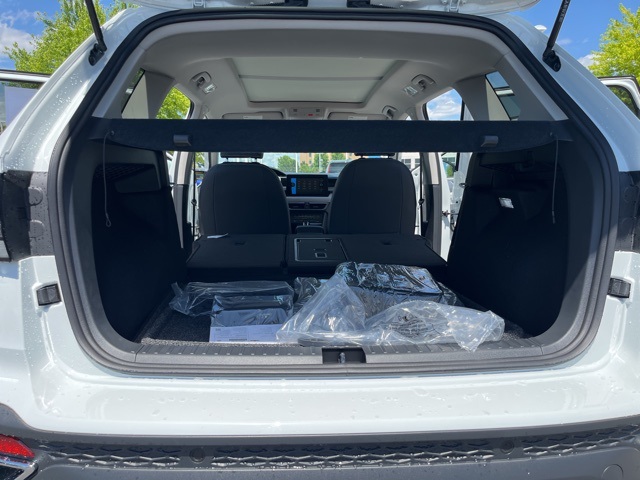 2025 Volkswagen Taos SEL photo 24