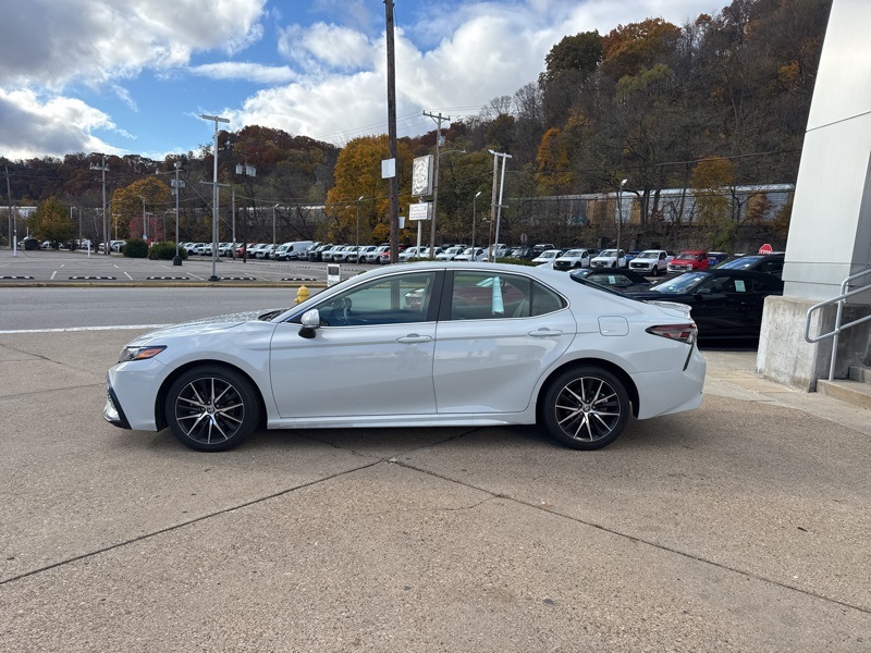 2024 Toyota Camry SE photo 4