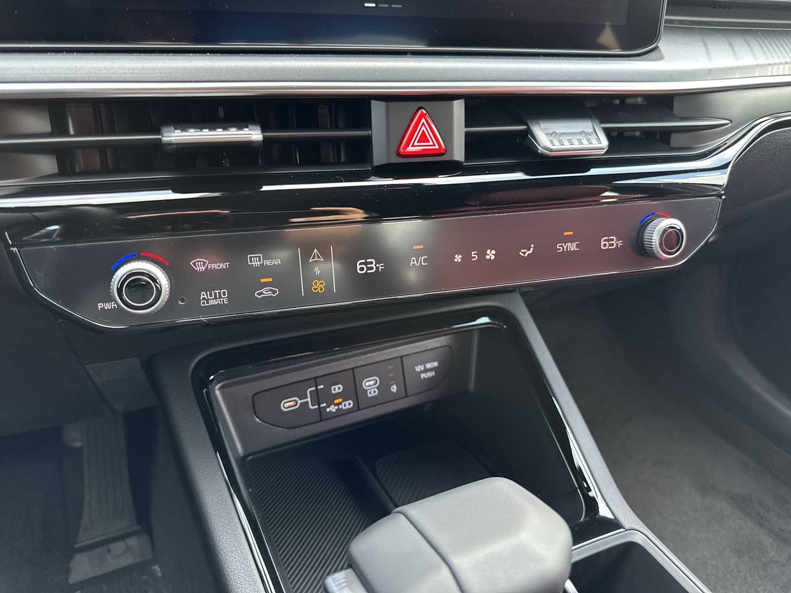 2025 Kia K5 GT-Line photo 11