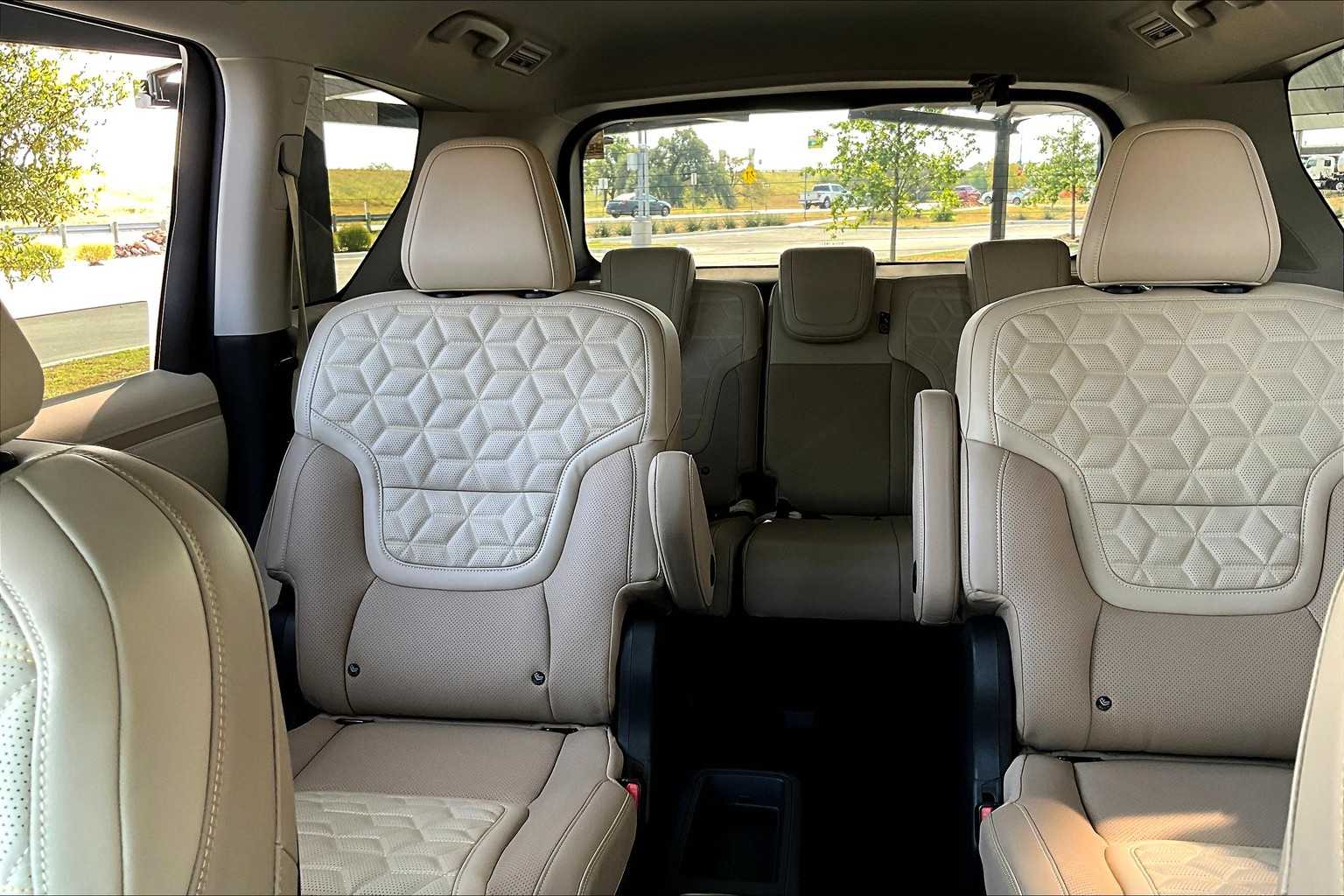 2026 Nissan Armada Platinum photo 18