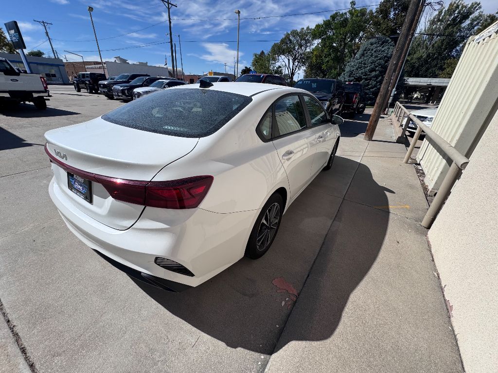2023 Kia Forte LXS photo 5