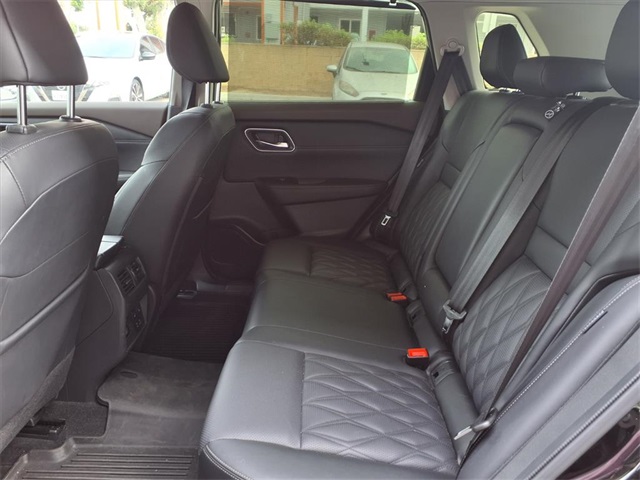 2023 Nissan Rogue Platinum photo 17