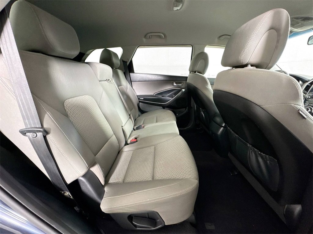 2017 Hyundai Santa Fe SE photo 16