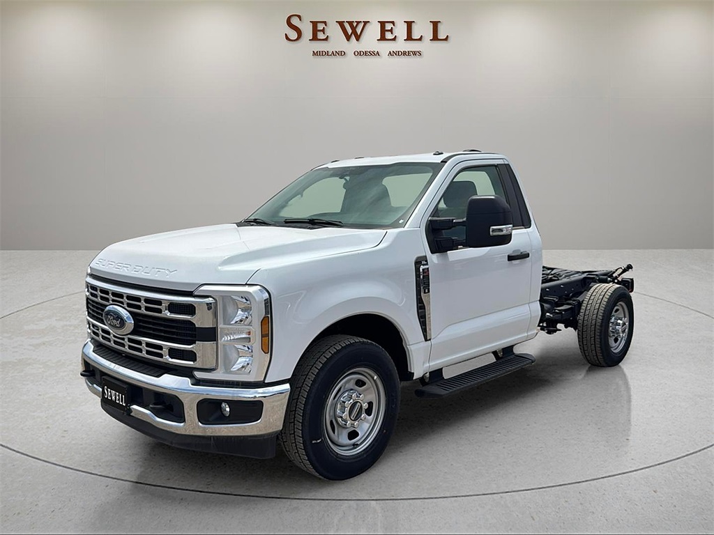 2024 Ford F-350 Super Duty Chassis Cab XL's photo