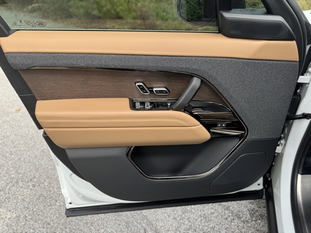 2024 Land Rover Range Rover Sport SE photo 9