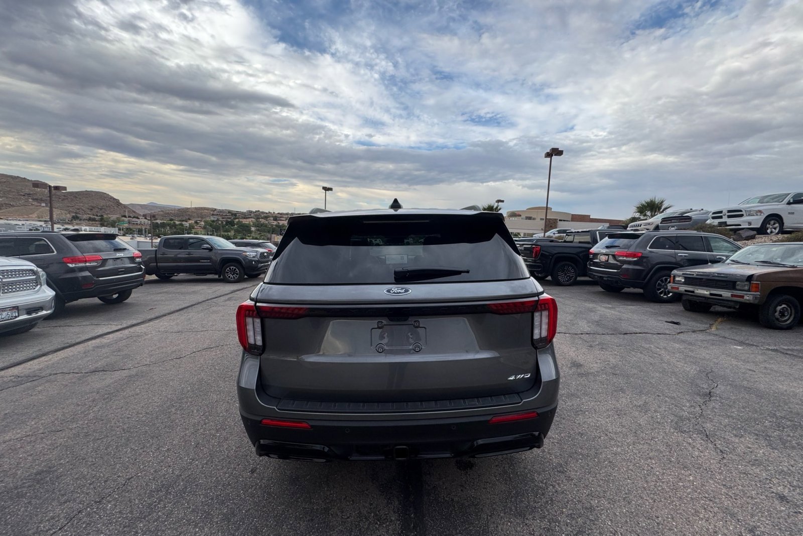 2025 Ford Explorer ST-Line photo 4