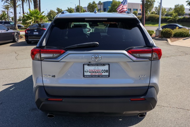 2022 Toyota RAV4 XLE photo 4
