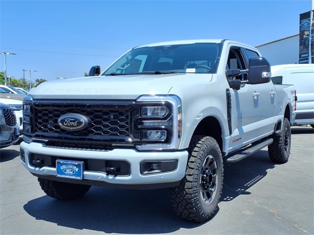 2025 Ford F-350 Super Duty Lariat's photo