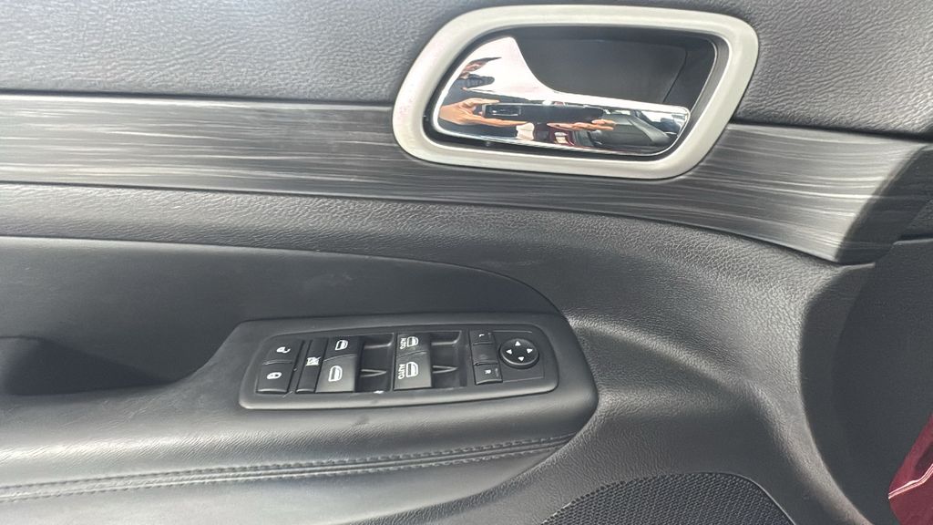 2019 Jeep Grand Cherokee Altitude photo 19