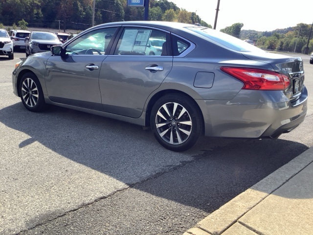 2017 Nissan Altima 2.5 SV photo 3