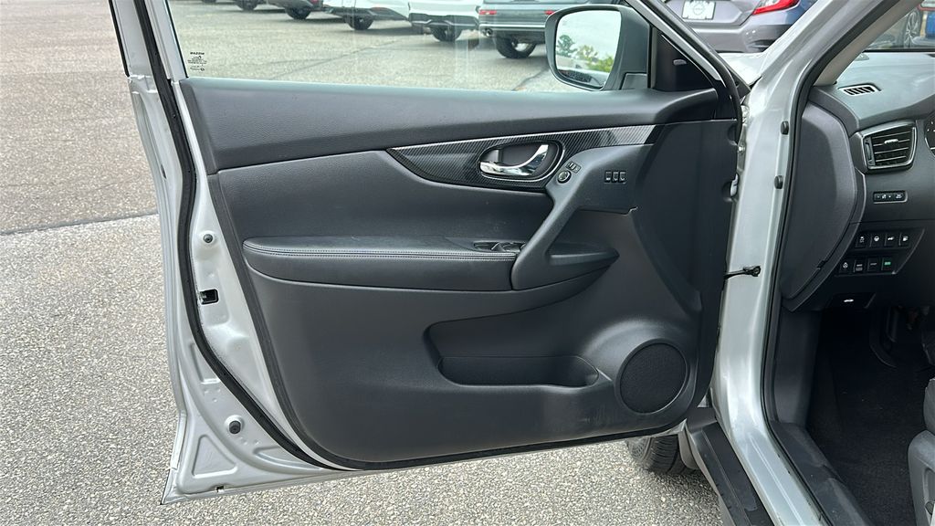 2020 Nissan Rogue SL photo 9