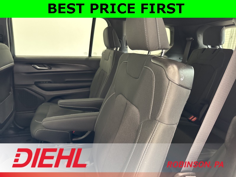 2025 Jeep Grand Cherokee Laredo photo 15