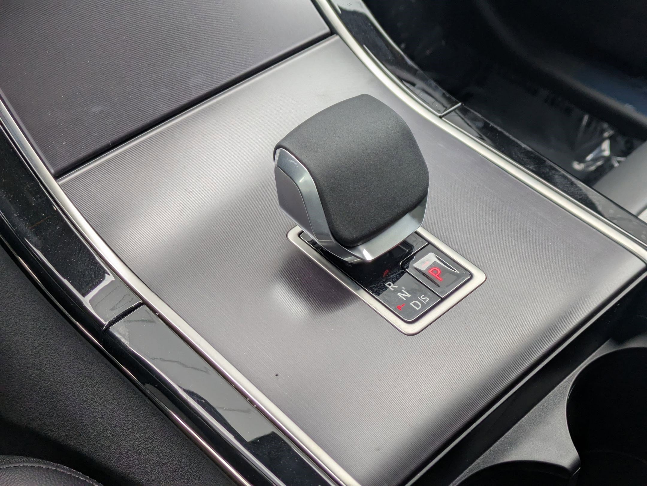 2026 Land Rover Range Rover Velar SE photo 14