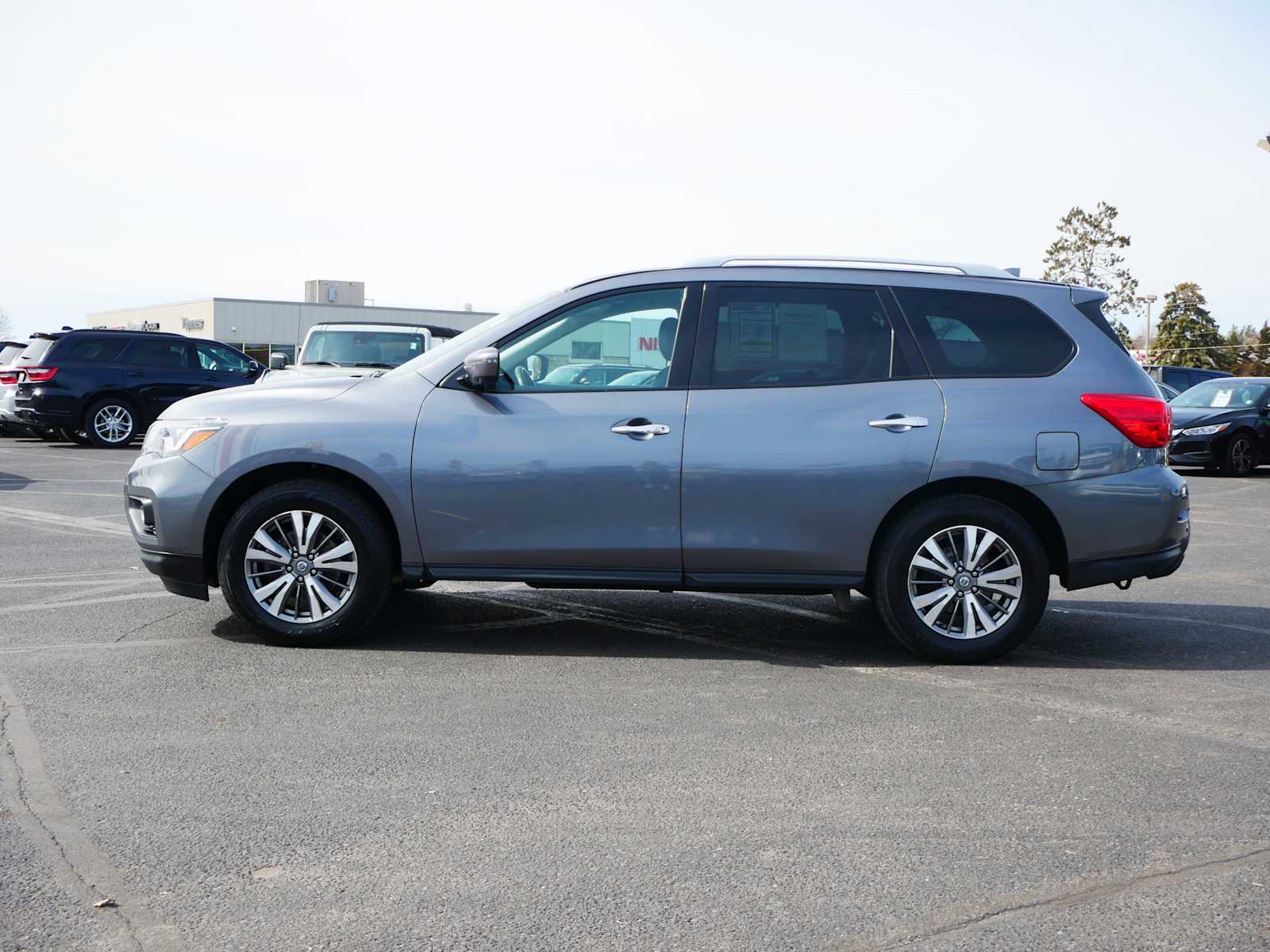 2020 Nissan Pathfinder SL photo 6