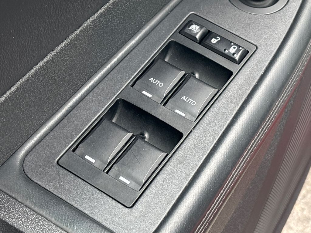 2010 Chrysler 300 C photo 28