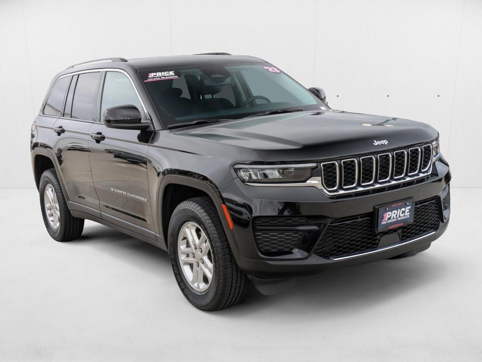 2023 Jeep Grand Cherokee Laredo photo 2