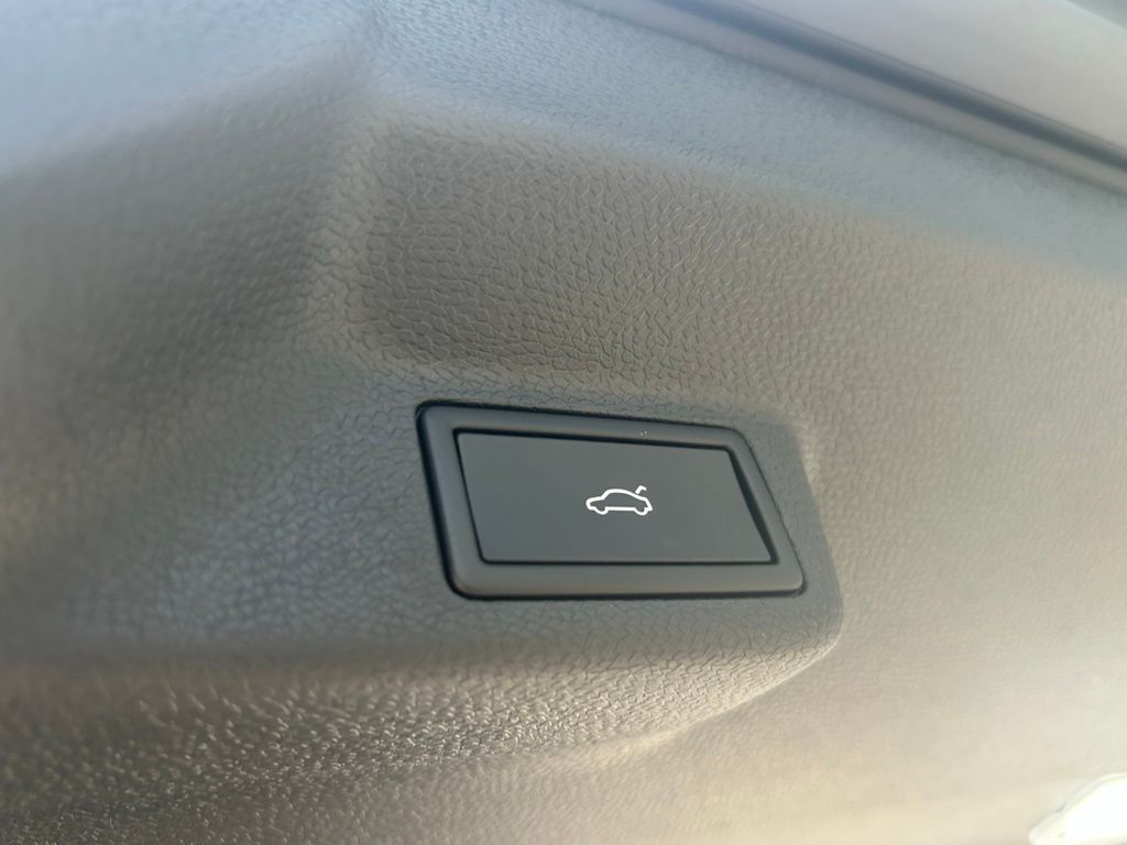 2025 Volkswagen ID. Buzz Pro Plus photo 33
