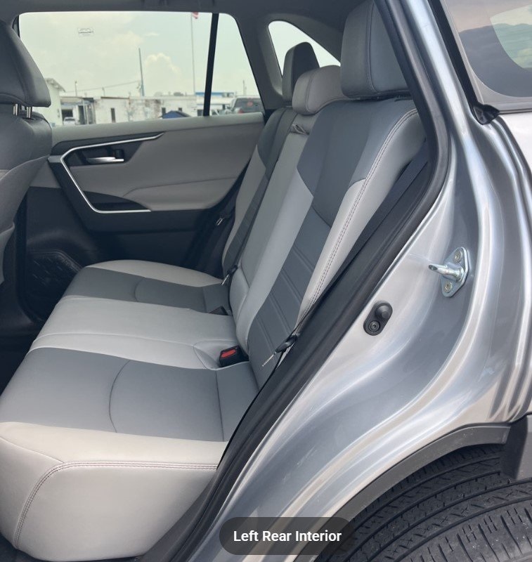 2021 Toyota RAV4 XLE Premium photo 10