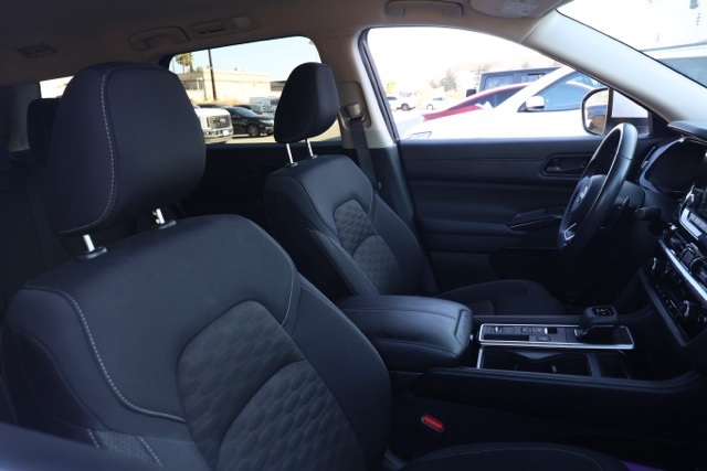 2024 Nissan Pathfinder SV photo 18