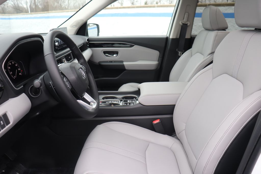 2025 Honda Pilot Touring photo 27