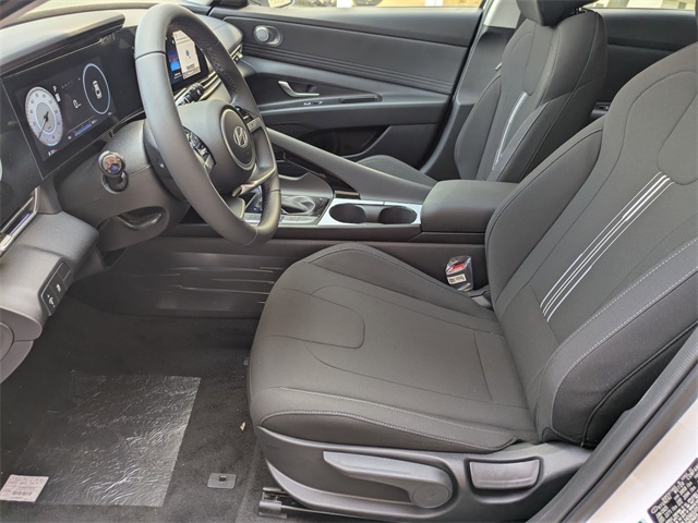 2025 Hyundai Elantra SEL Convenience photo 10