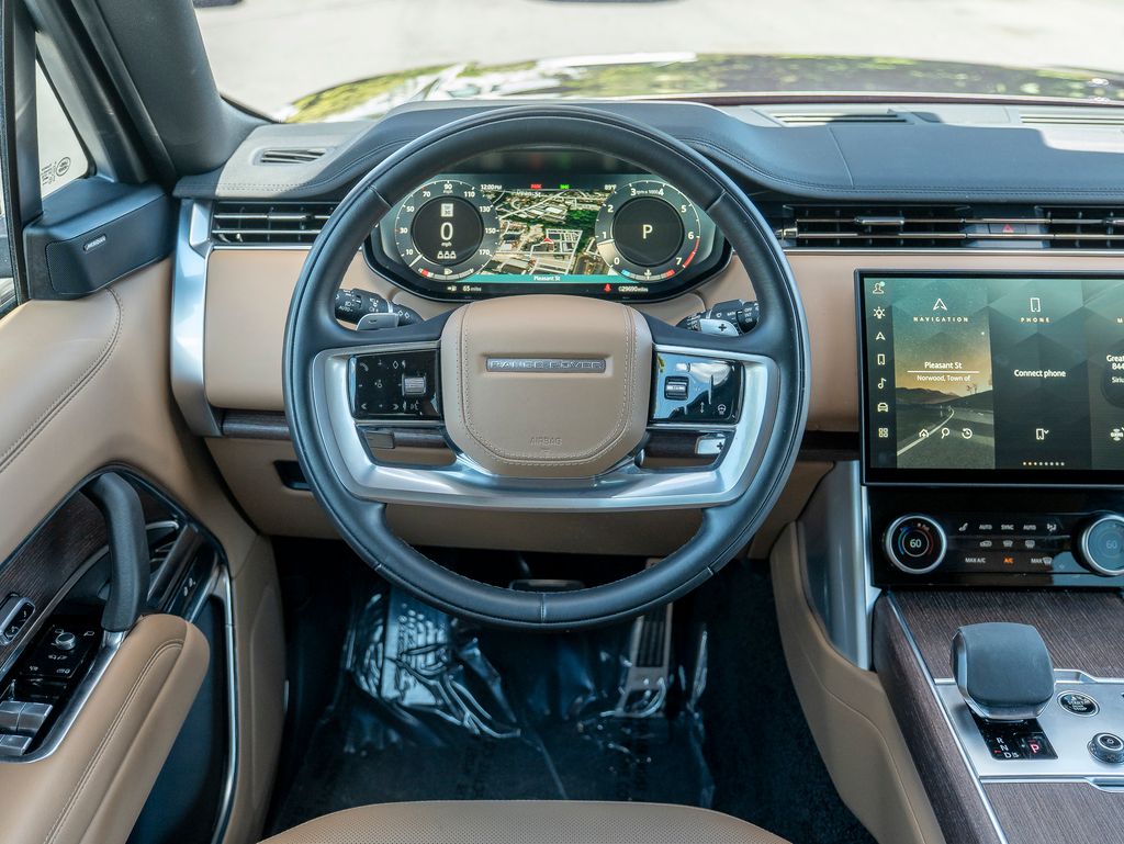 2023 Land Rover Range Rover SE photo 12