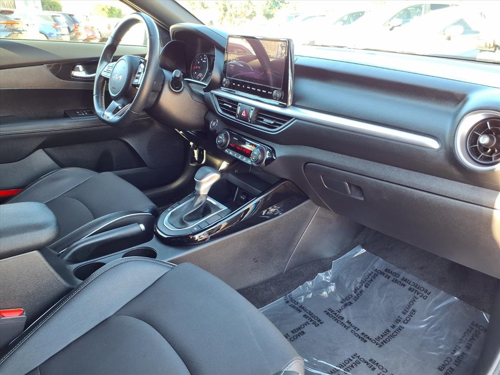 2023 Kia Forte GT-Line photo 12