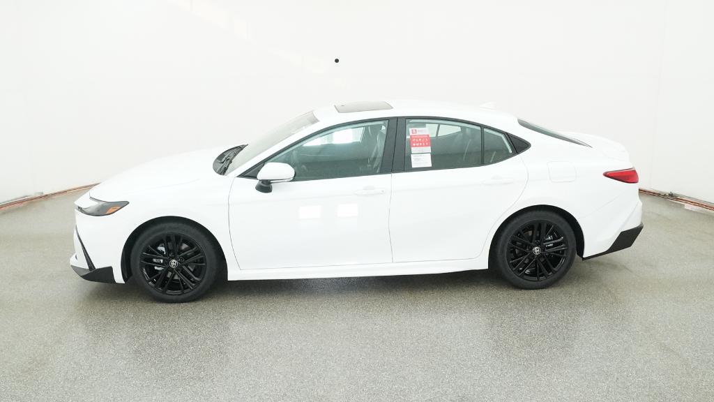 2025 Toyota Camry SE photo 9