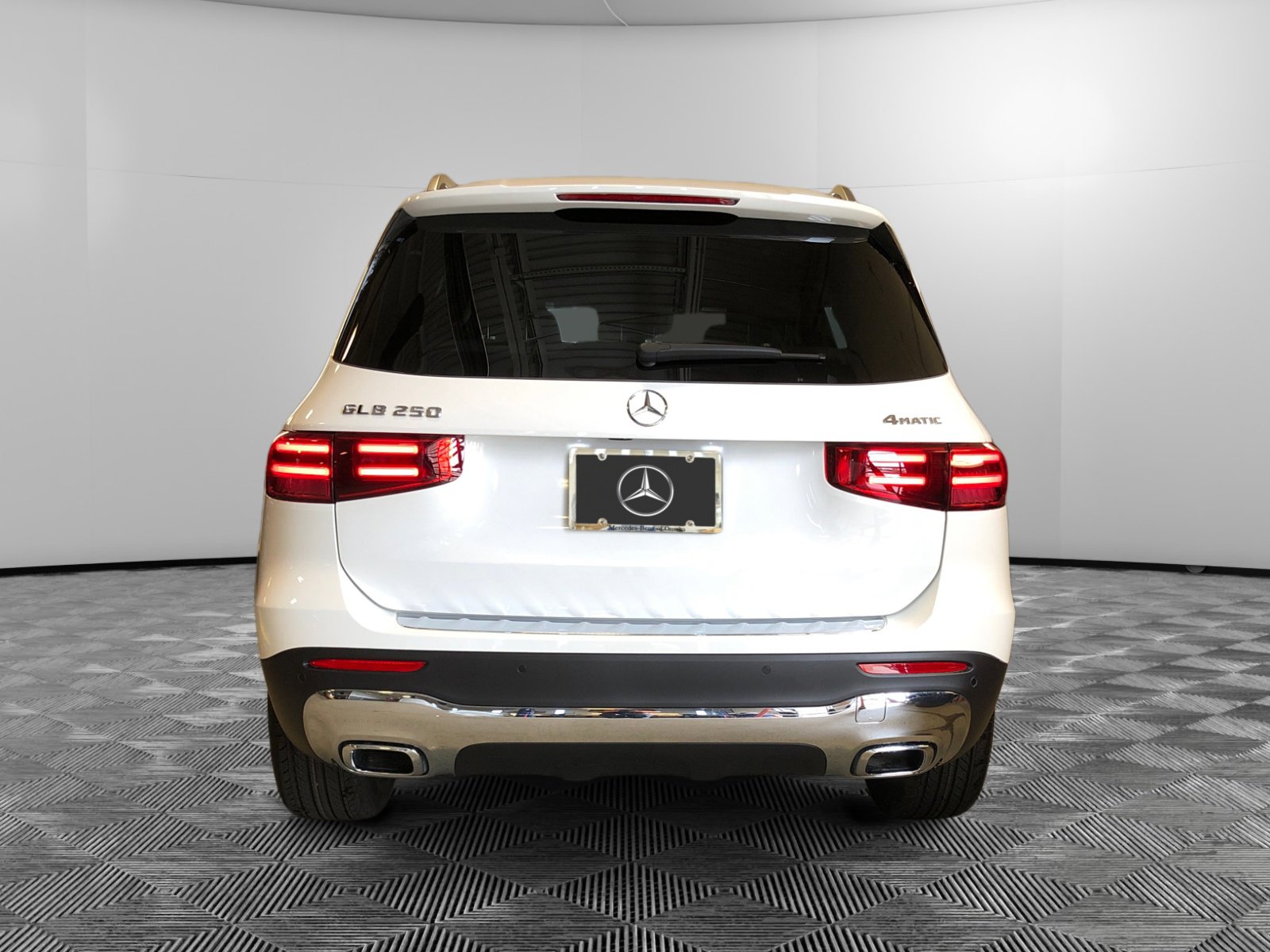 2025 Mercedes Benz GLB 250 4MATIC photo 3