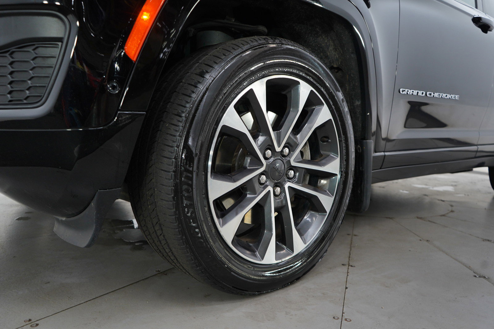 2022 Jeep Grand Cherokee Overland photo 23