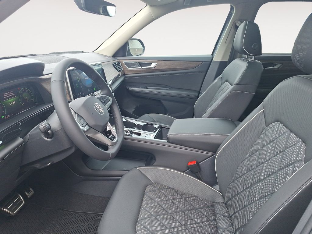 2025 Volkswagen Atlas SEL Premium R-Line photo 8