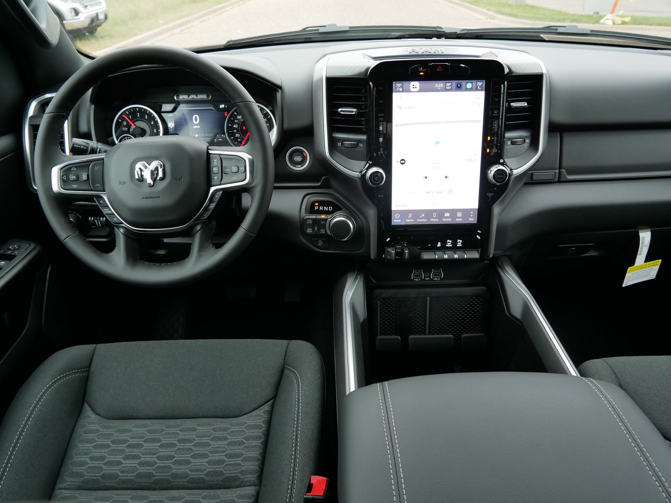 2025 Ram 1500 Big Horn photo 10