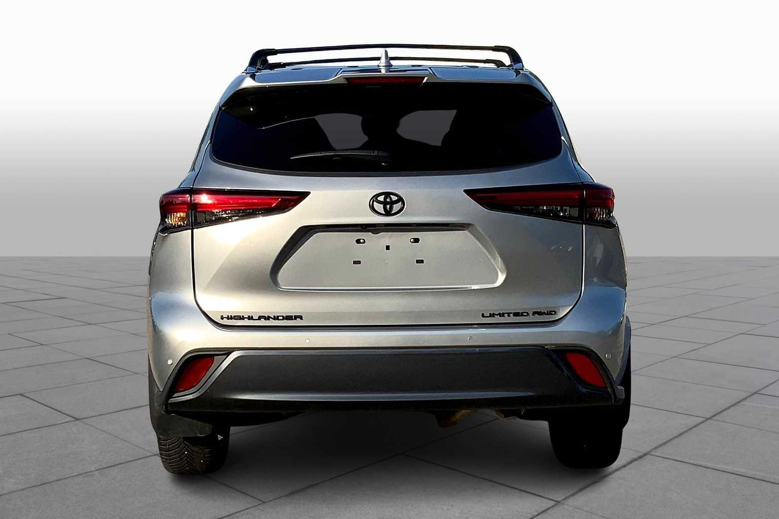 2022 Toyota Highlander Limited photo 4