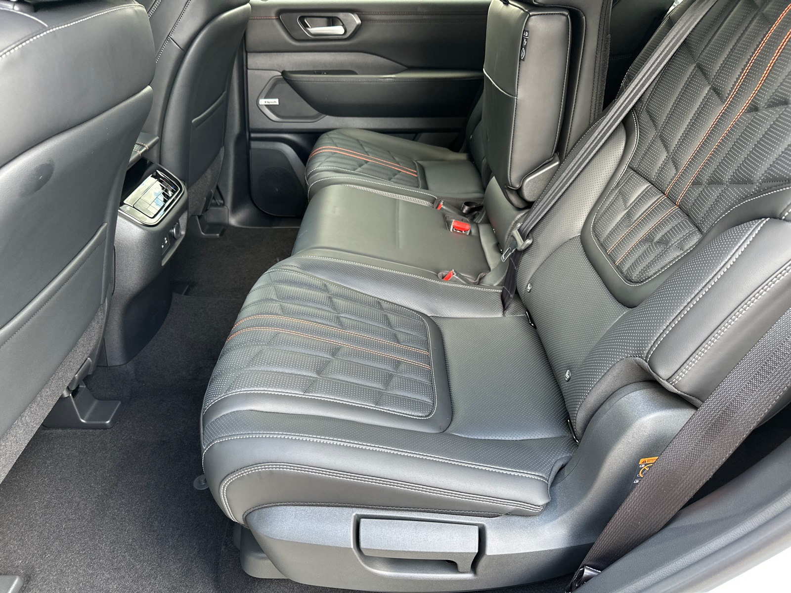 2025 Nissan Armada photo 18