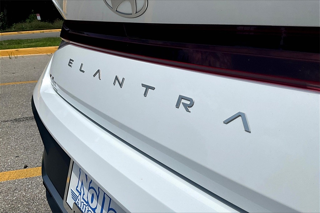 2024 Hyundai Elantra SE photo 8