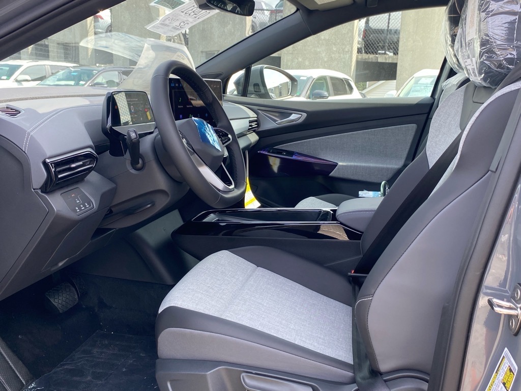 2025 Volkswagen ID.4 Pro photo 7