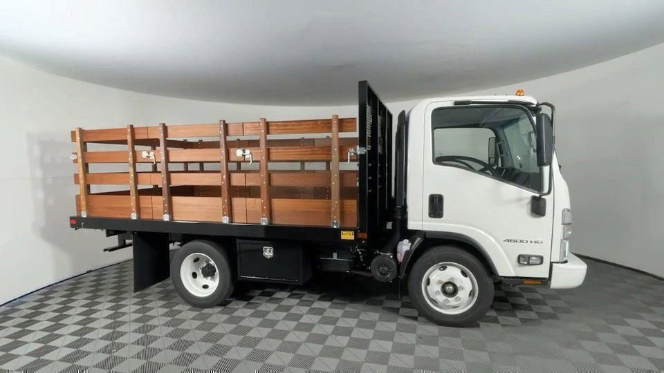 2025 Chevrolet Silverado 4500HD photo 2