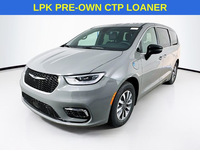 2025 Chrysler Pacifica Hybrid photo 3