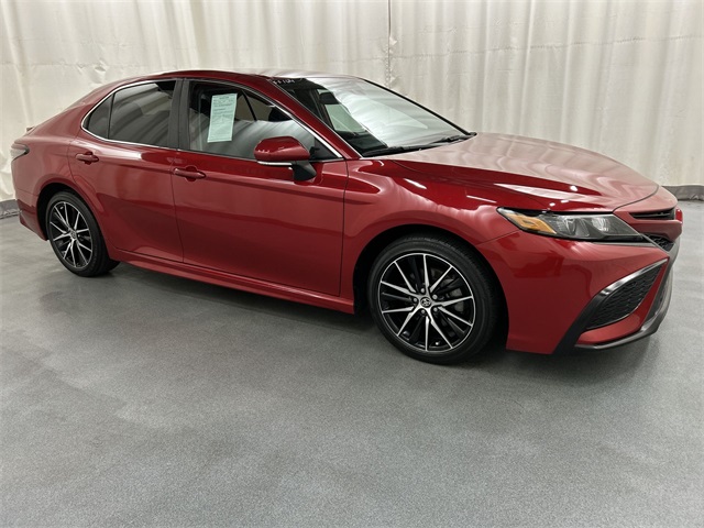 2023 Toyota Camry SE's photo