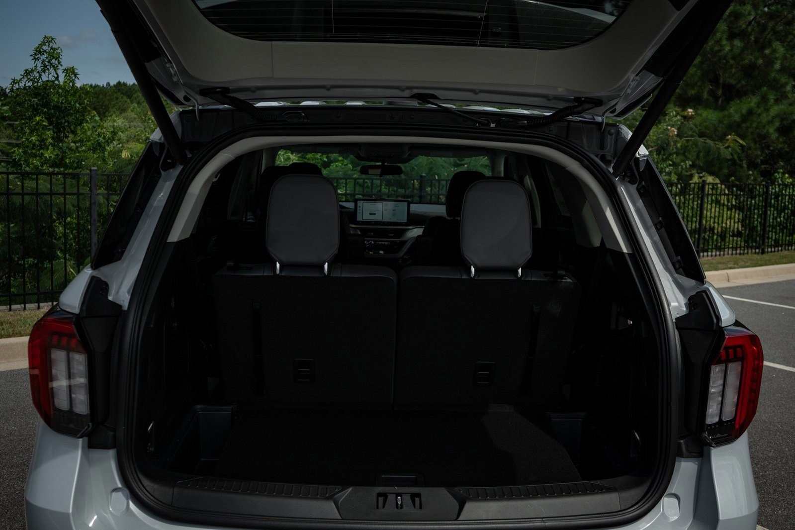 2025 Ford Explorer photo 9