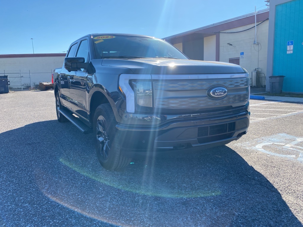 2023 Ford F-150 Lightning Lariat's photo