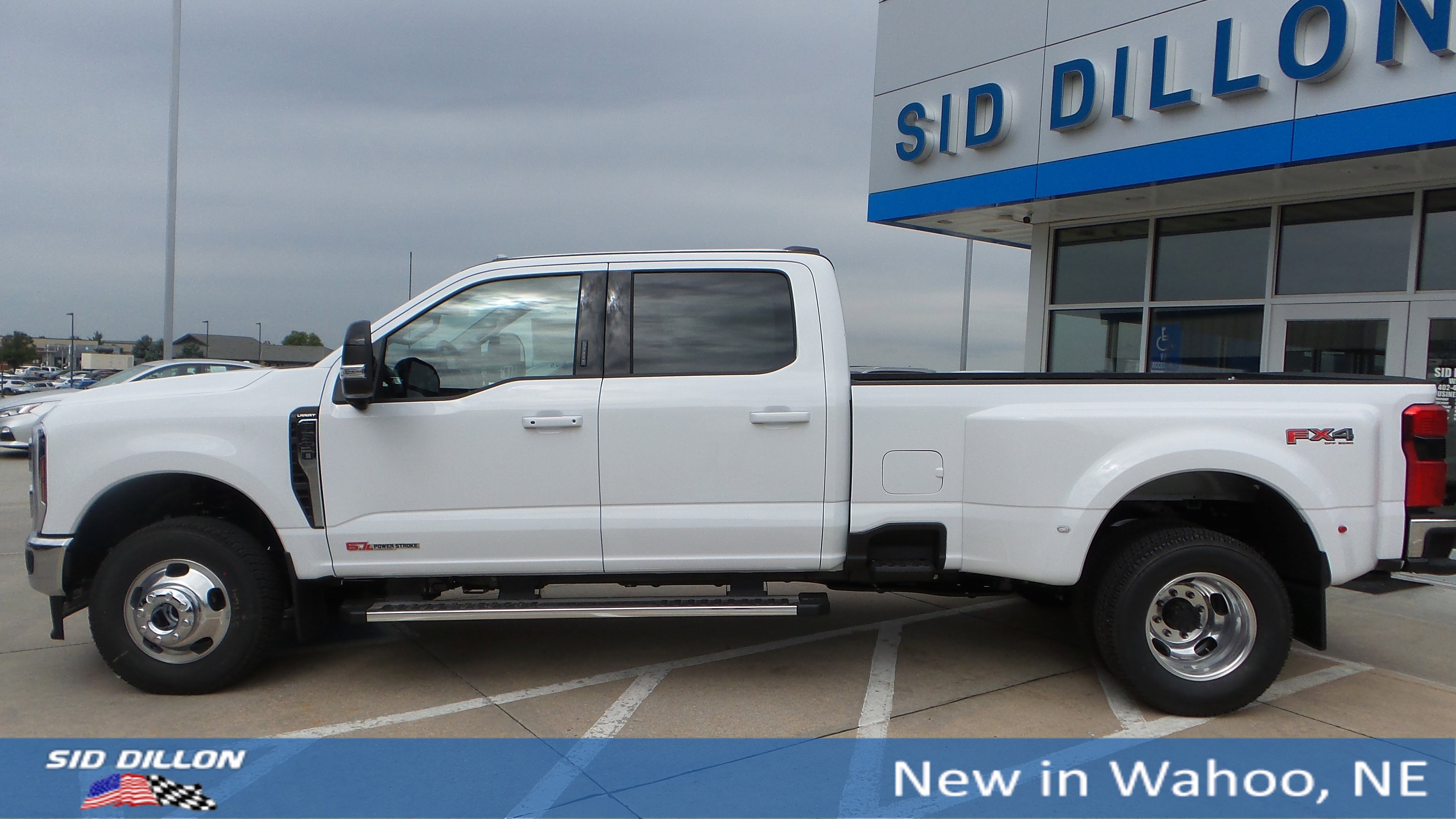 2026 Ford F-350 Lariat photo 2