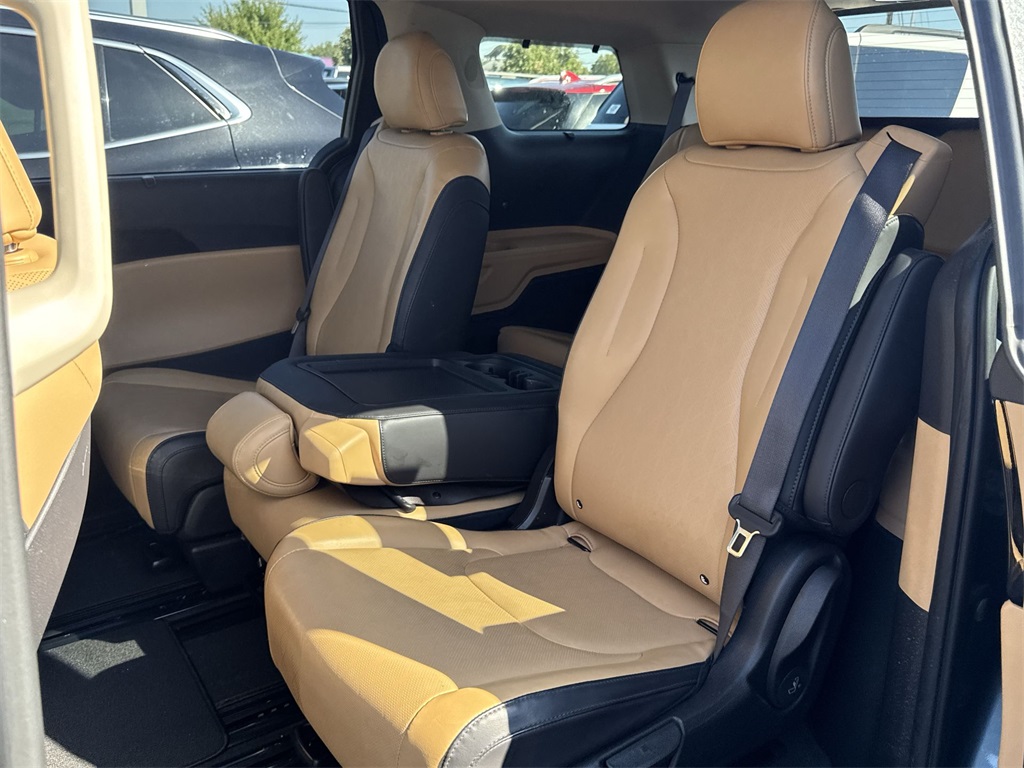 2023 Kia Carnival EX photo 27